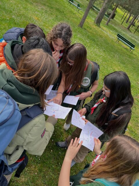 CONSIGLIO D’AKELA 🐺⚜️

Per i lupi dell’ultimo anno, il Reparto è sempre più vicino e la curiosità di sapere cosa fanno gli esploratori/rici ha trovato alcune risposte dal Capo Reparto.

Quello del 28 e 29 marzo è stato un weekend di giochi e sfide dove le difficoltà non sono mancate: avere una cartina nelle mani e trovare la strada giusta non è semplice ma lavorando di squadra e senza demordere si può raggiungere qualsiasi meta.

✌🏼

#BrancaL #scout #CNGEI