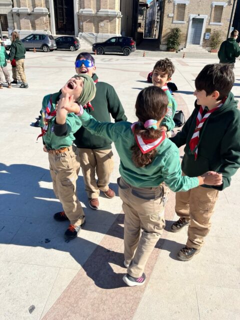 GIORNATA DEL PENSIERO 2025 - BRANCO “COLLINE DI SEEONEE” 🐺

Domenica 22 febbraio tutti gli scout e le scout del mondo hanno festeggiato la “Giornata del Pensiero” nella ricorrenza della nascita di Robert Bade-Powell, fondatore dello Scoutismo, e Olave Baden-Powell, figura di riferimento del primo Guidismo.

Alla scoperta della città, i nostri lupetti e lupette hanno giocato e riflettuto sul tema dell’amicizia e della cura di se stessi.

Inoltre, succose prede sono state cacciate: 4 nuove Promesse sono state pronunciate!

Grazie per questa bellissima giornata e ci rivediamo sabato prossimo ✌

#WorldThinkingDay #scout #BrancaL