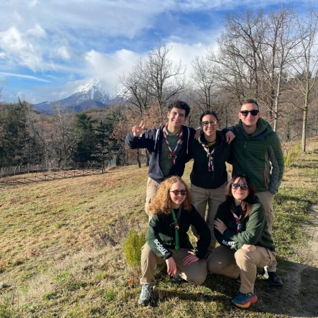 INTERMAM 2026

Nel weekend appena trascorso, 7 prodi Capi Unità hanno raggiunto “Casa Gioiosa” di Montemonaco (AP) per l’ormai tradizionale incontro invernale per gli adulti di tutta la macroregione Marche-Abruzzo-Molise.
2 giorni di lavori di Branca e di momenti plenari per programmare le prossime iniziative comuni, aggiornarsi e parlare di argomenti importanti e delicati come inclusione e disabilità.
Non sono mancati però anche i momenti di risate, canti e soprattutto di condivisione e approfondimento di legami che, negli anni, si stanno stringendo sempre di più.
Ah, ovviamente abbiamo anche avuto modo di farci riconoscere, come sempre. Ma per questo rimandiamo alle ultime foto del carosello.

Se vi siamo mancati, comunque, non disperate: sabato riprendiamo le consuete riunioni e ce ne aspettano delle belle!

#InterMAM #CNGEI #RisorseAdulte #MAM