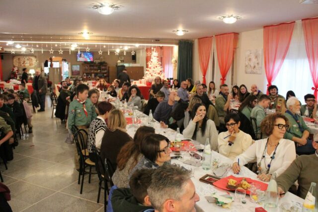 FESTA DELLA FAMIGLIA SCOUT 2025

Come ogni anno durante l’avvento, tutta la Sezione e le famiglie che ne fanno parte si è riunita per celebrare il Natale in arrivo!

Una giornata per rivivere l’anno scout conclusosi e quello nuovo ormai iniziato da qualche mese, per divertirsi con la tombola organizzata dalla @compagniaquilasolitaria ma anche per mangiare ovviamente!

Ora testa all’ultimo sabato di riunione prima di Natale e poi ai campi invernali ☃️

#Natale #famigliafelice #scout #CNGEI